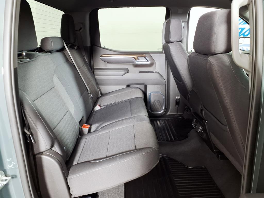 2025 Chevrolet Silverado 1500 LT photo 17