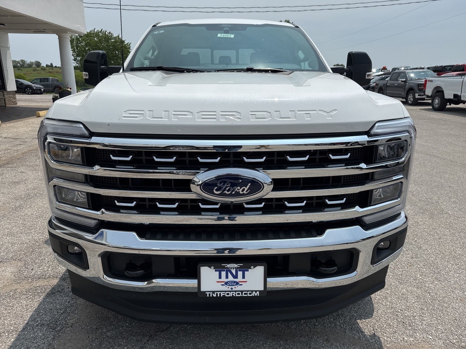 2025 Ford F-350 Lariat photo 2
