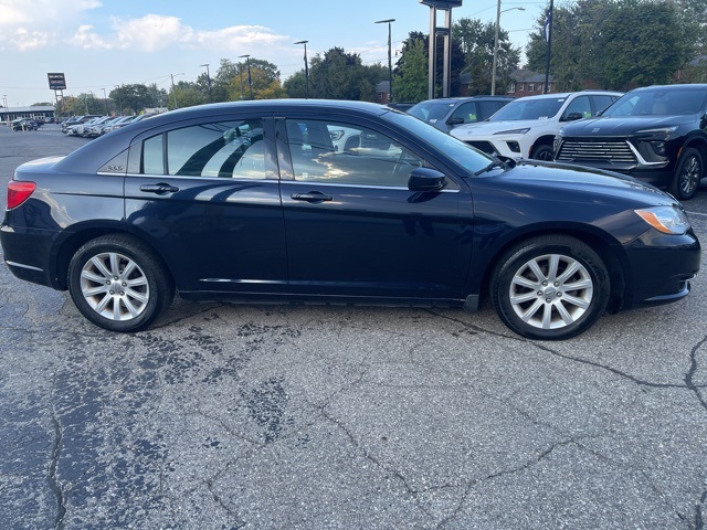 2012 Chrysler 200 Touring photo 4