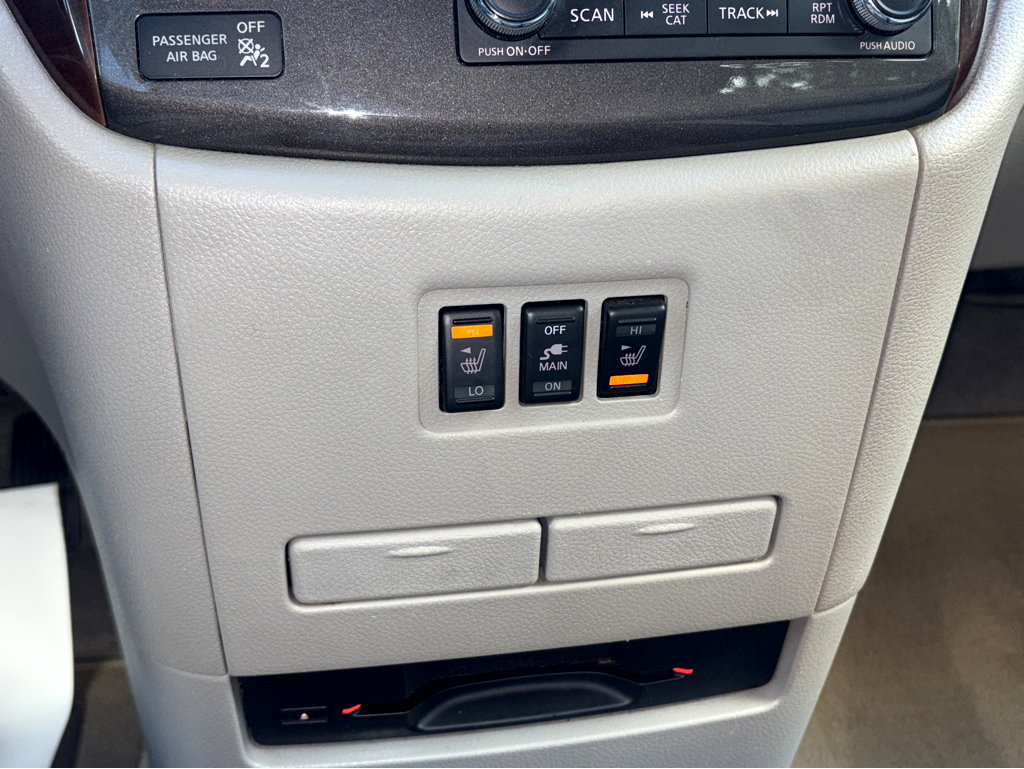 2015 Nissan Quest SL photo 7