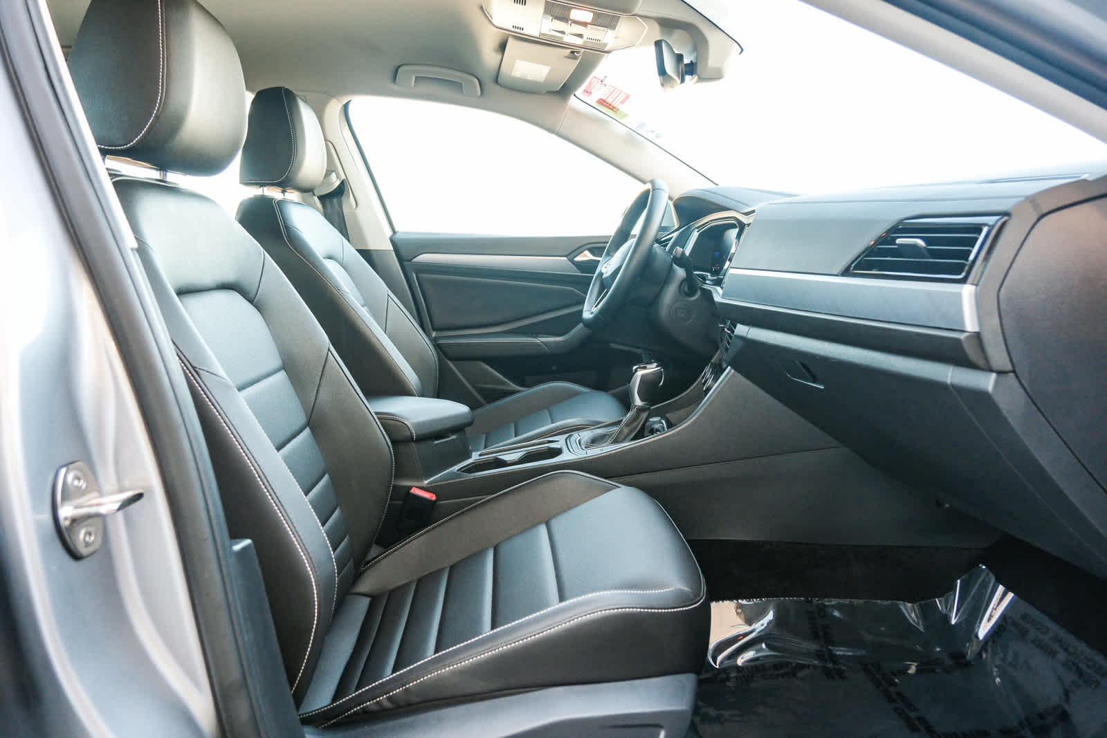 2024 Volkswagen Jetta SE photo 17