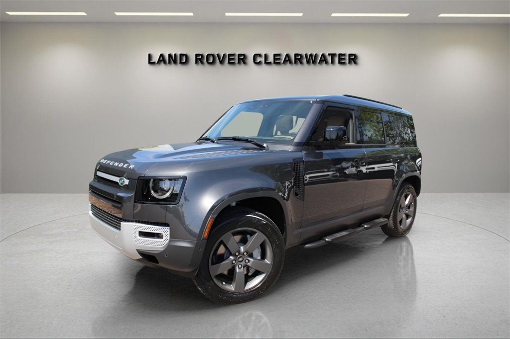 2025 Land Rover Defender S's photo