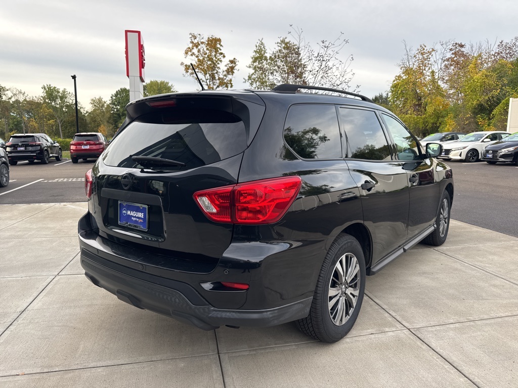 2018 Nissan Pathfinder SV photo 3