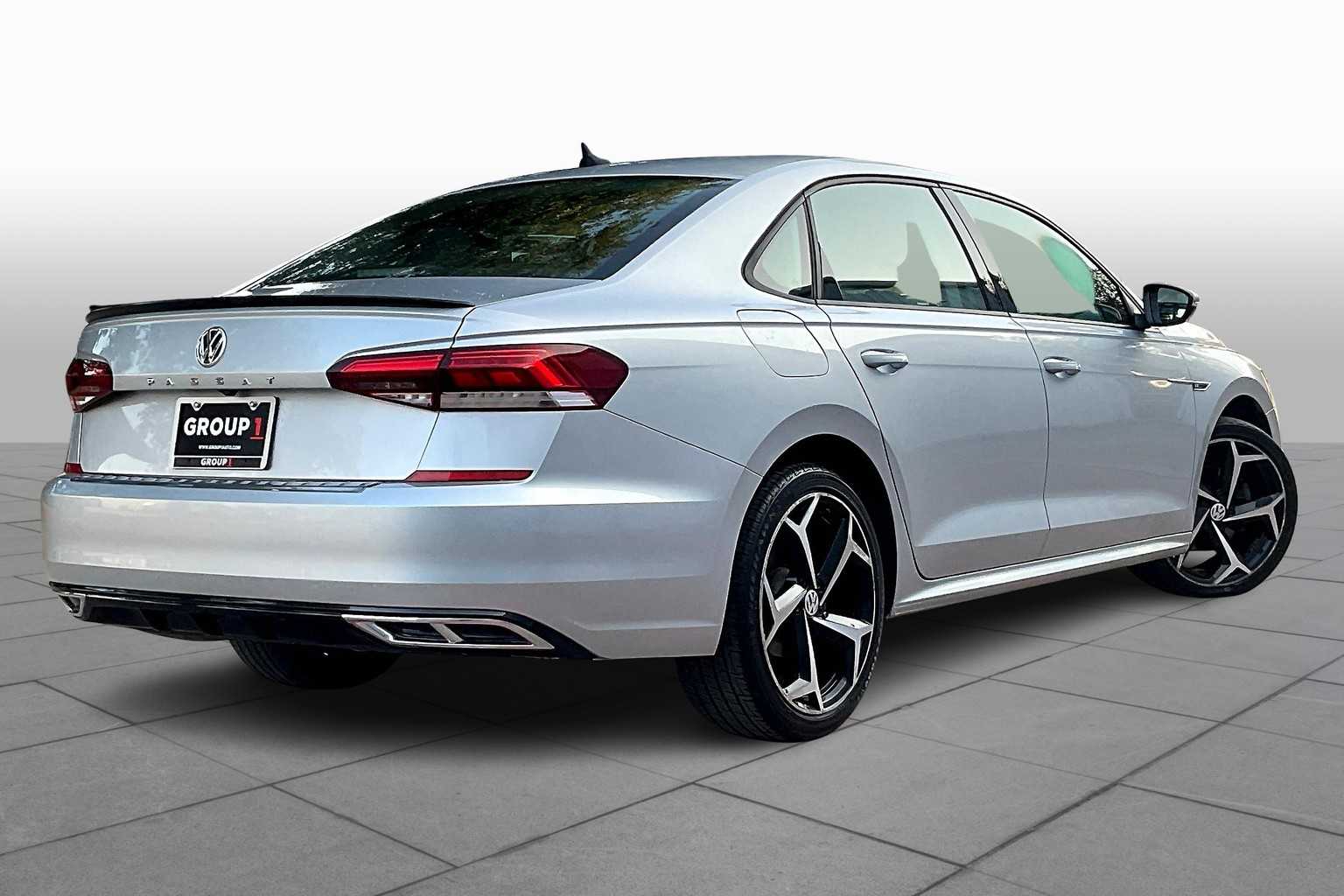 2020 Volkswagen Passat 2.0T R-Line photo 12