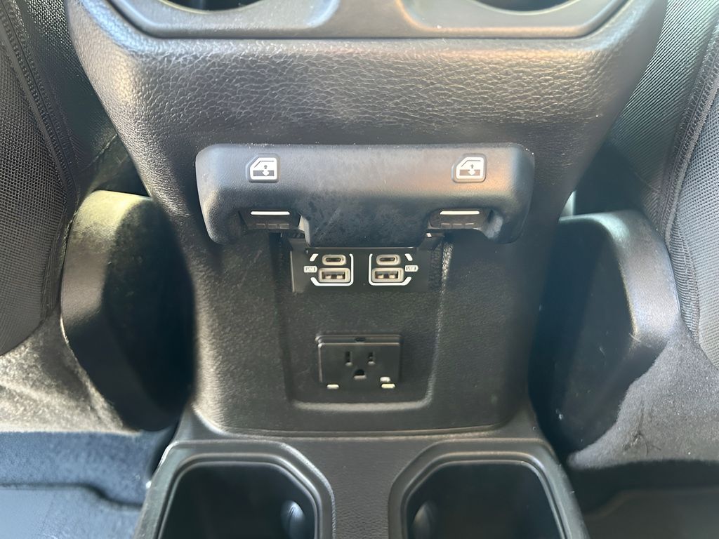 2022 Jeep Wrangler Unlimited Sahara photo 14