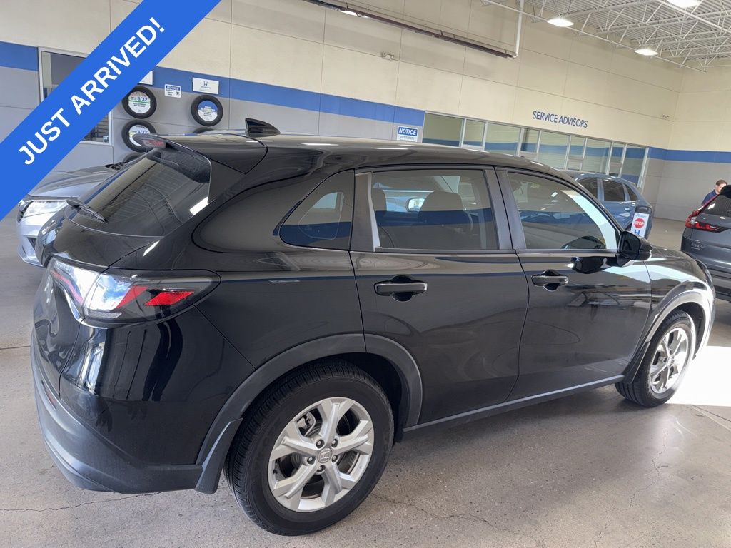 2023 Honda HR-V LX photo 3