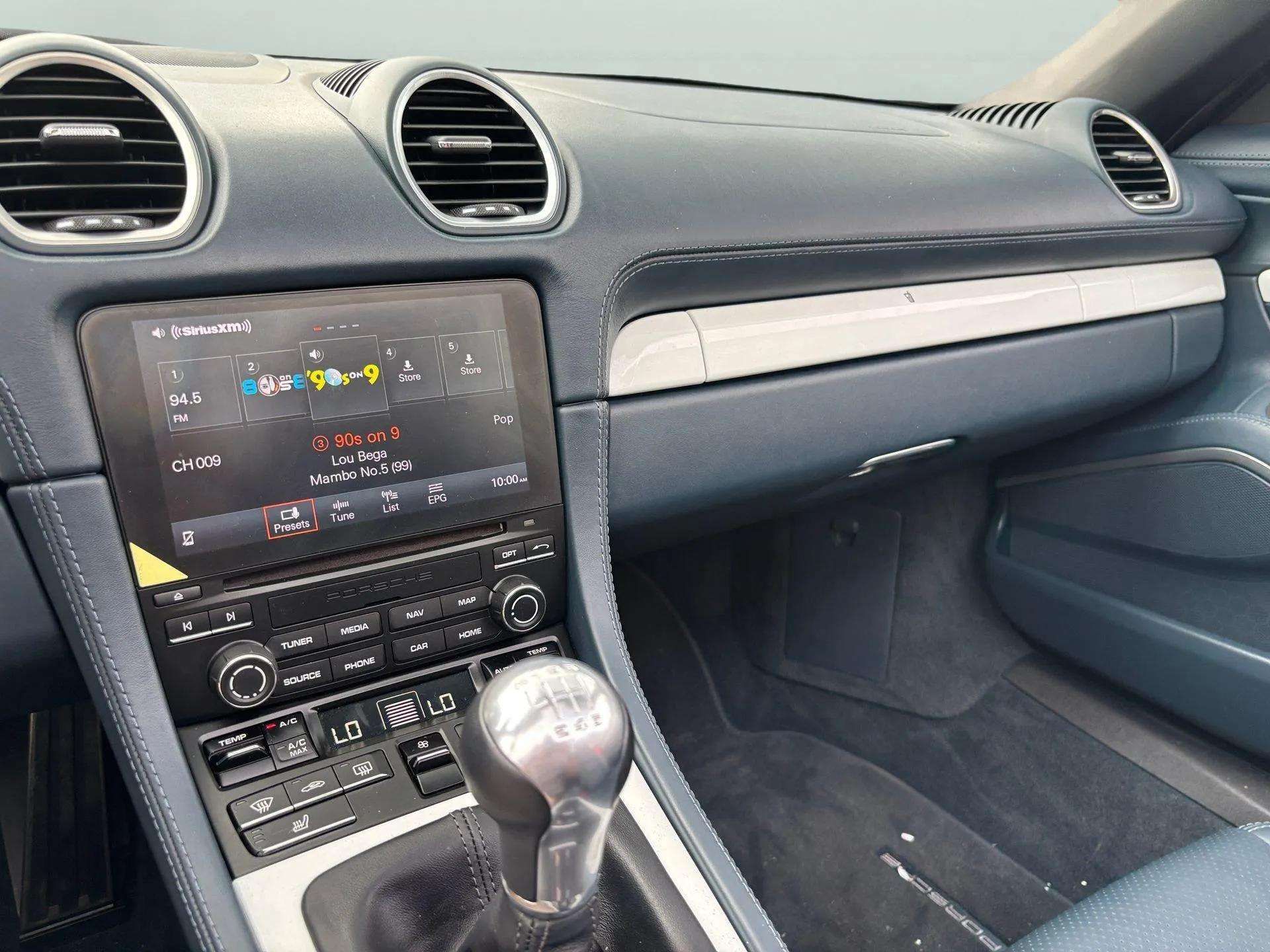 2024 Porsche Boxster S photo 37