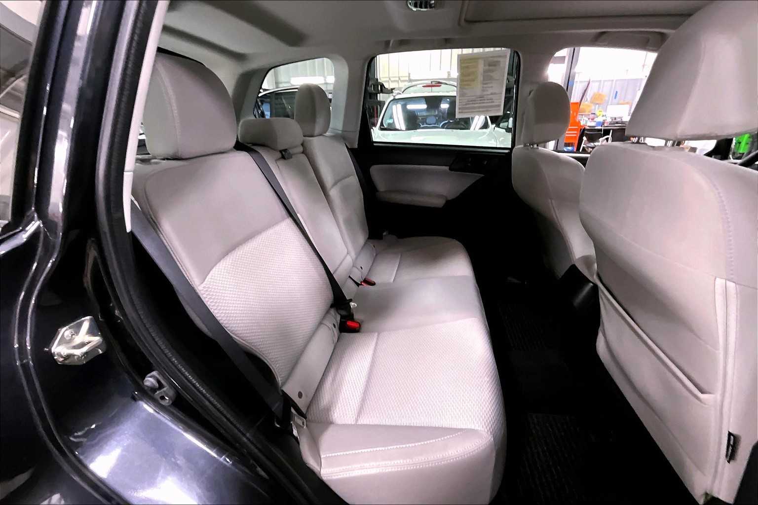 2018 Subaru Forester Premium photo 18