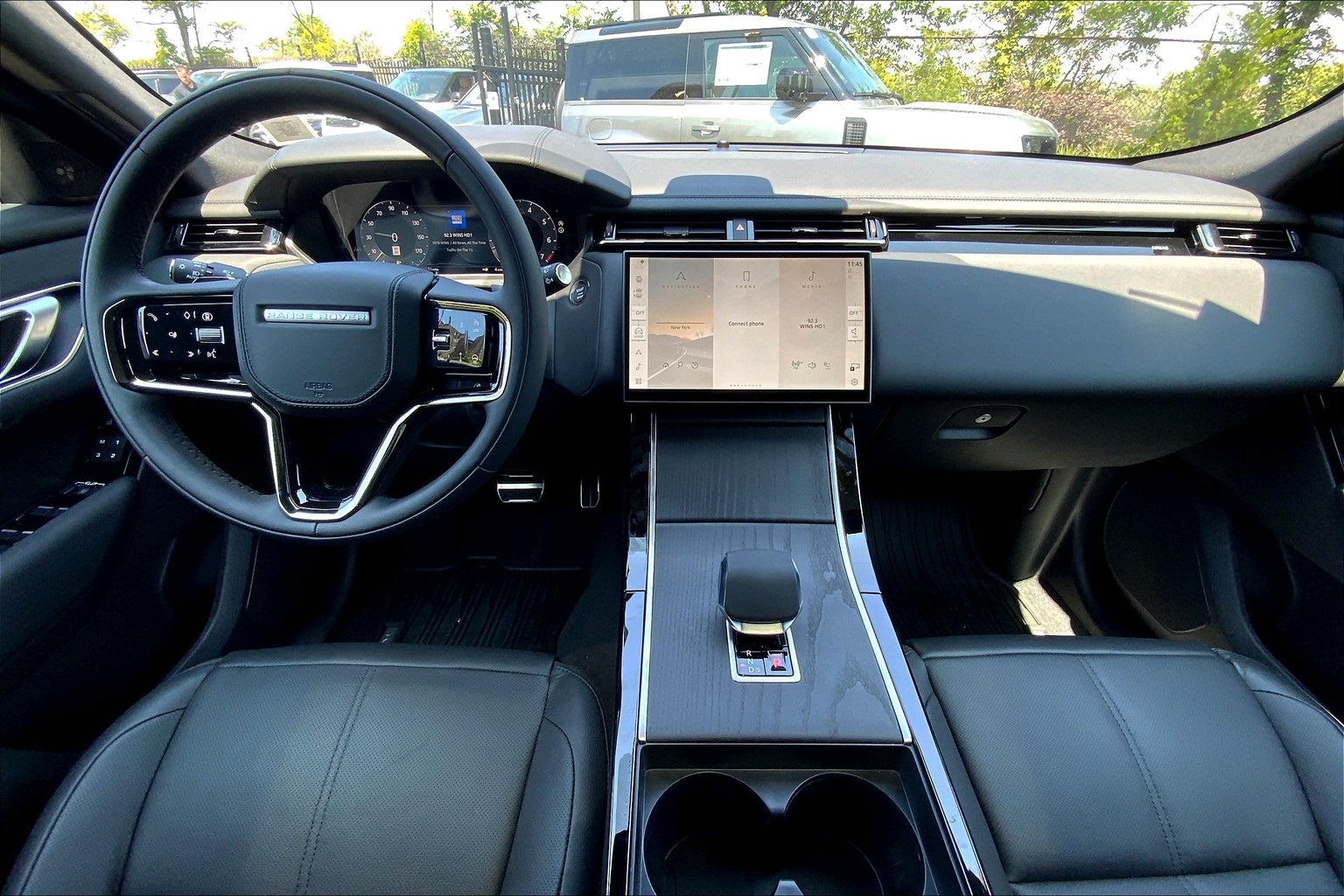 2026 Land Rover Range Rover Velar P250 Dynamic SE photo 4