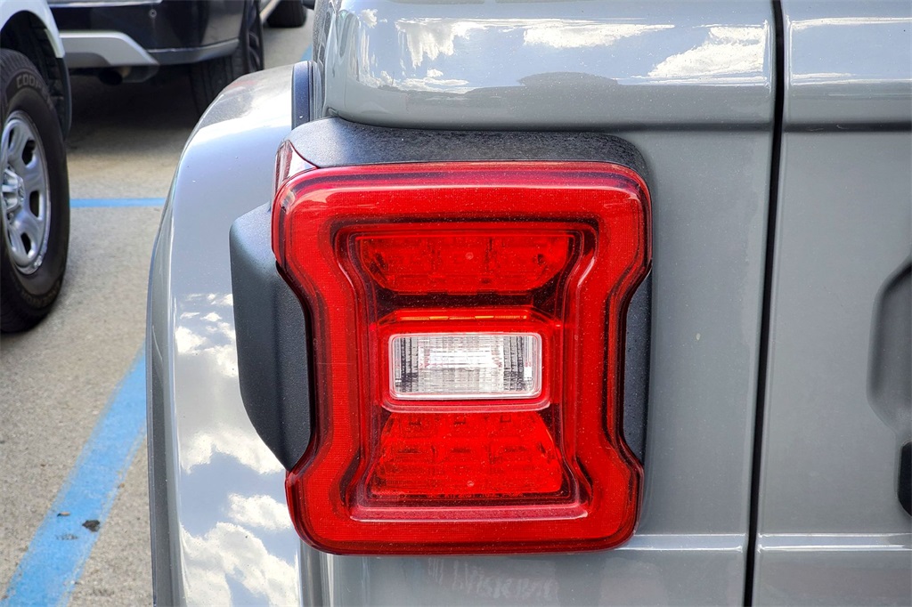 2023 Jeep Wrangler Sahara 4xe photo 6