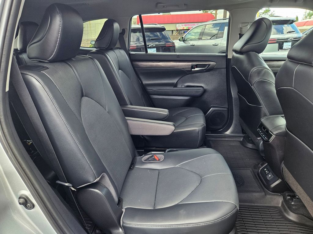2021 Toyota Highlander Limited photo 30