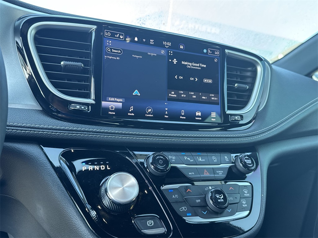 2024 Chrysler Pacifica Touring L photo 20