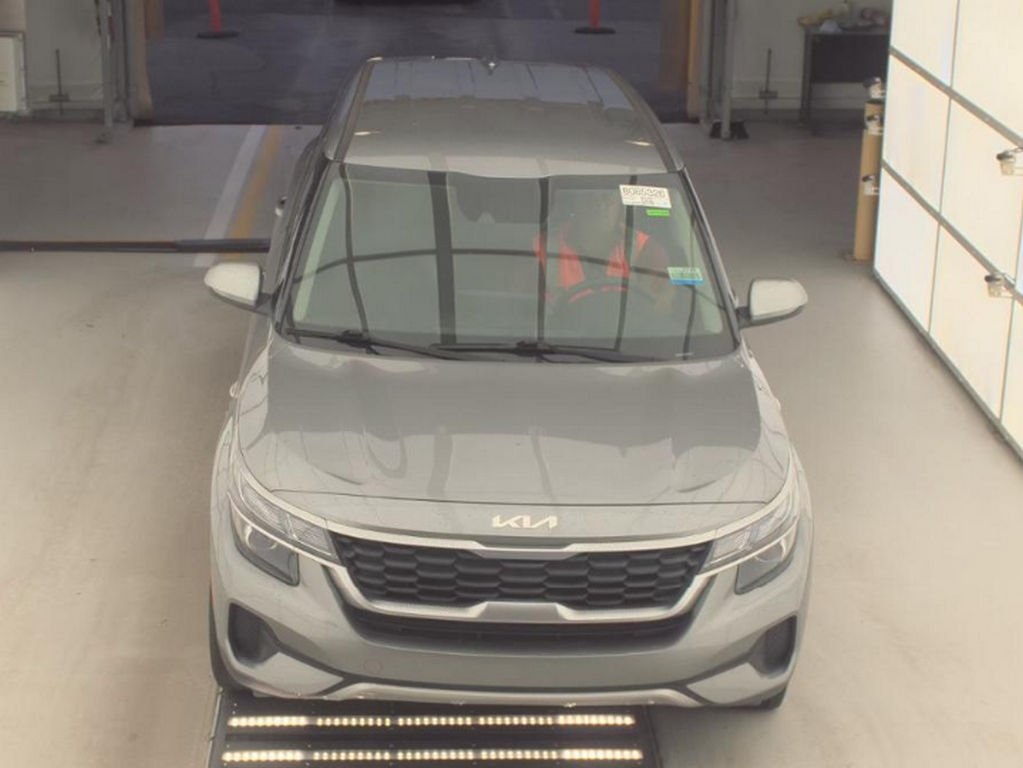 2023 Kia Seltos LX photo 3