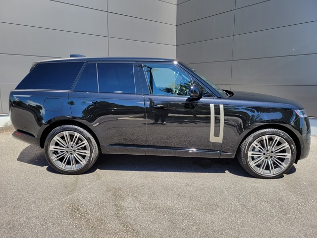 2024 Land Rover Range Rover SE photo 7