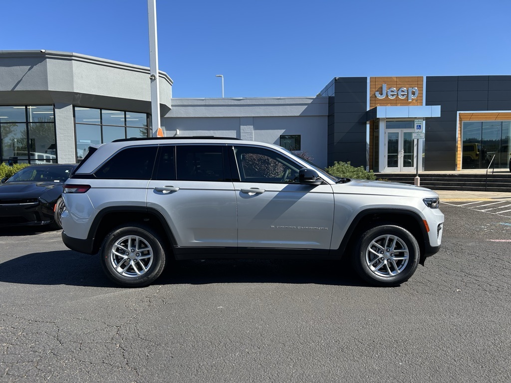 2025 Jeep Grand Cherokee Laredo X photo 5