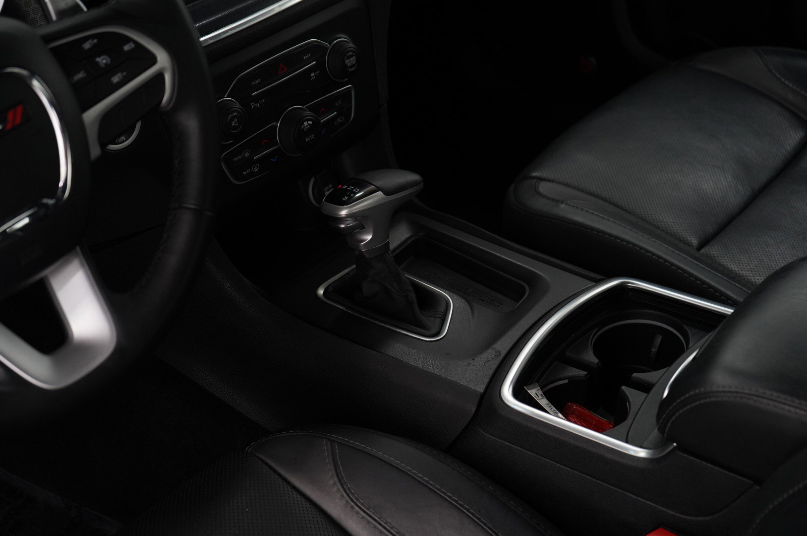 2016 Dodge Charger SXT photo 19
