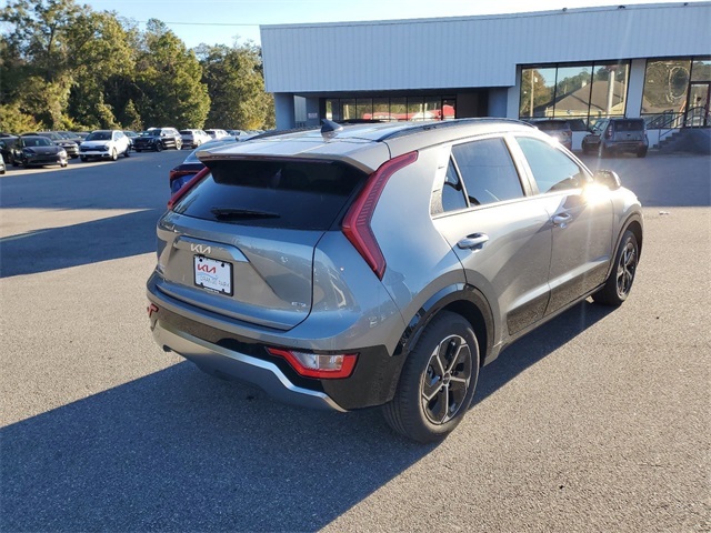 2025 Kia Niro SX photo 3