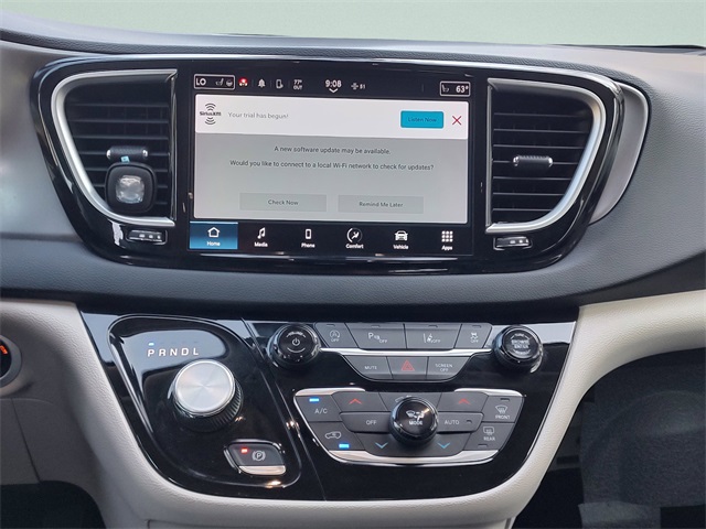 2023 Chrysler Pacifica Touring L photo 13