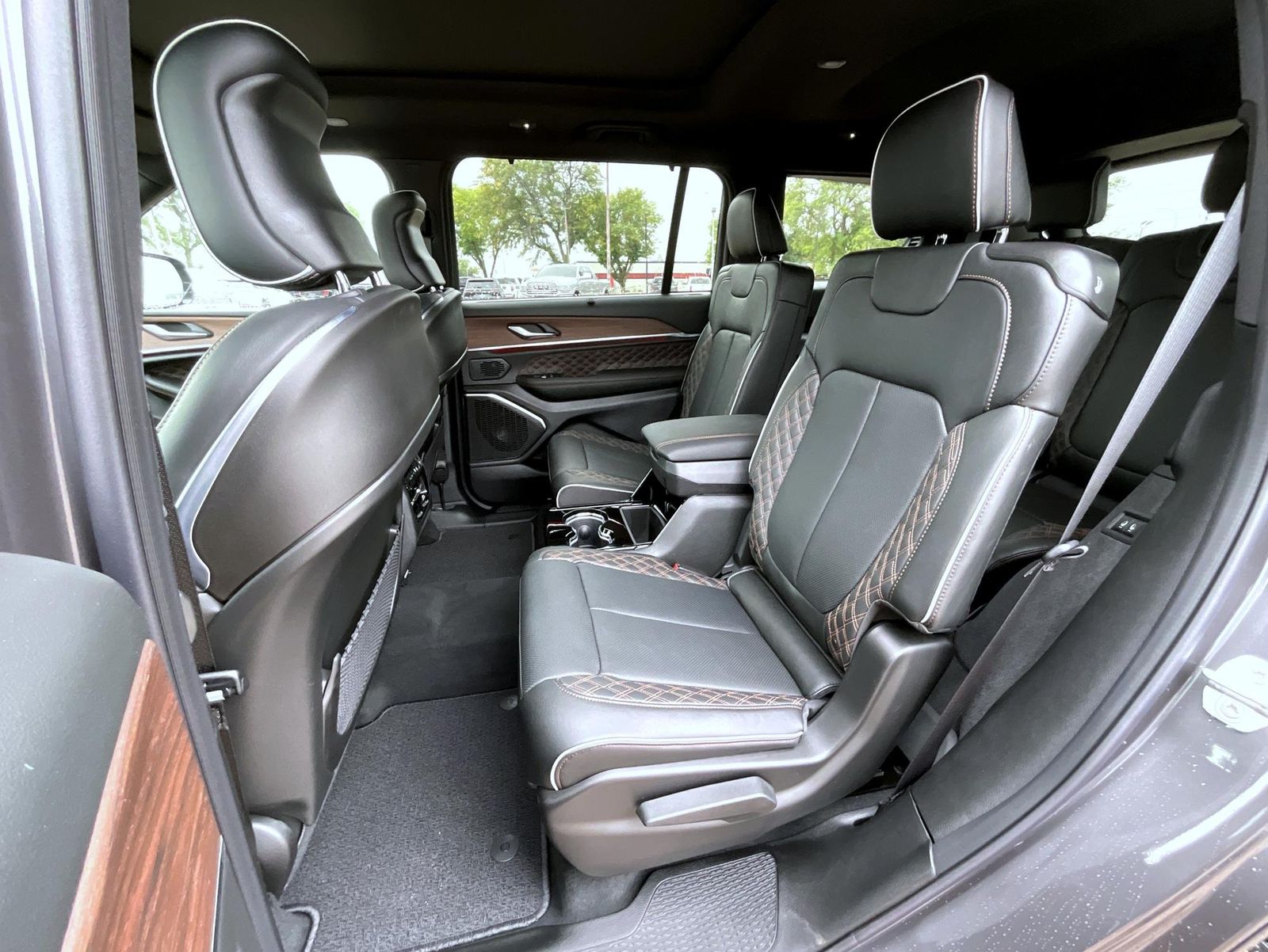 2025 Jeep Grand Cherokee L Summit photo 11