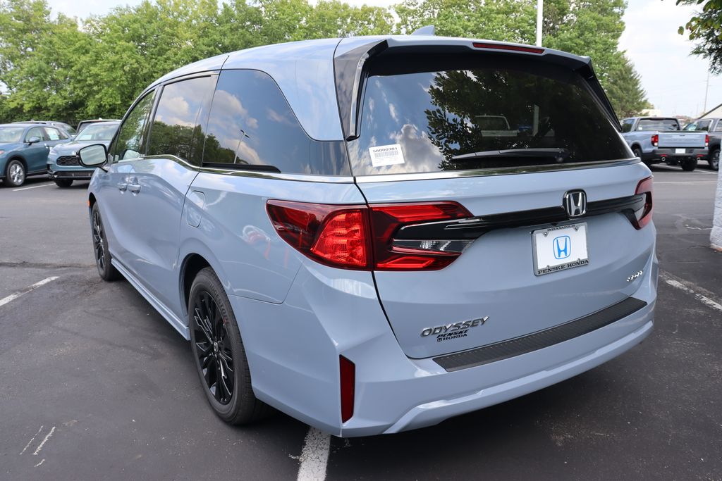 2026 Honda Odyssey photo 2