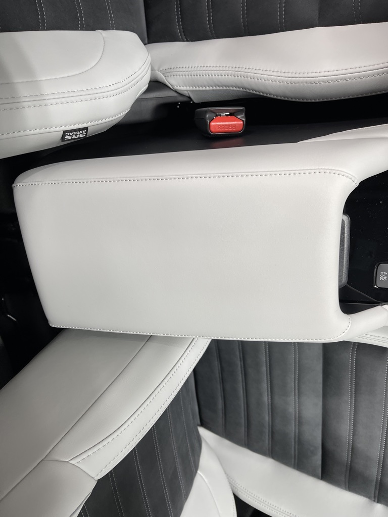 2025 Mitsubishi Outlander SE photo 10