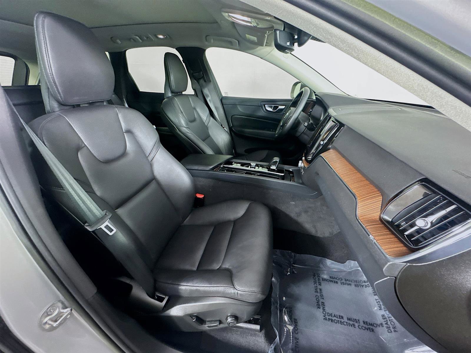 2023 Volvo XC60 B5 Plus photo 25