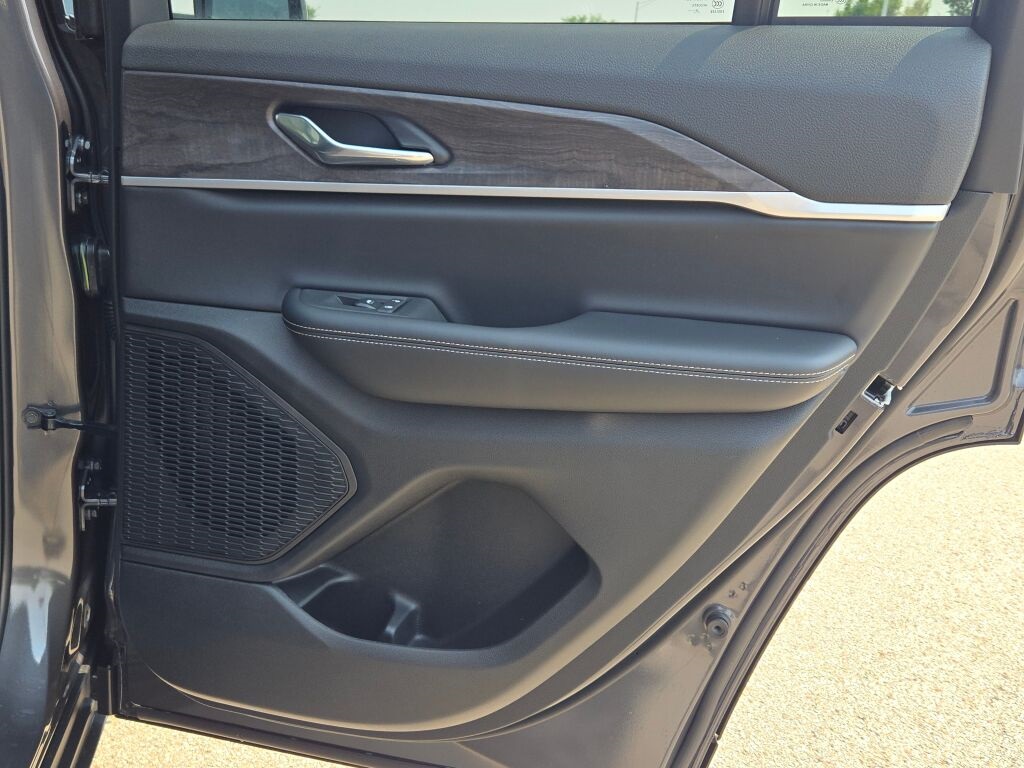2025 Jeep Grand Cherokee Limited photo 10