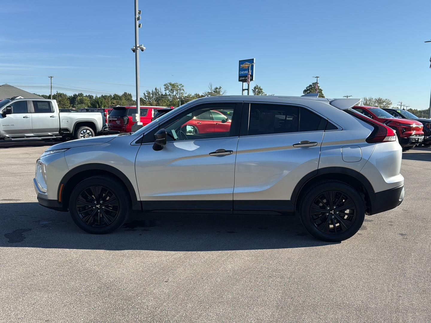 2022 Mitsubishi Eclipse Cross LE photo 3