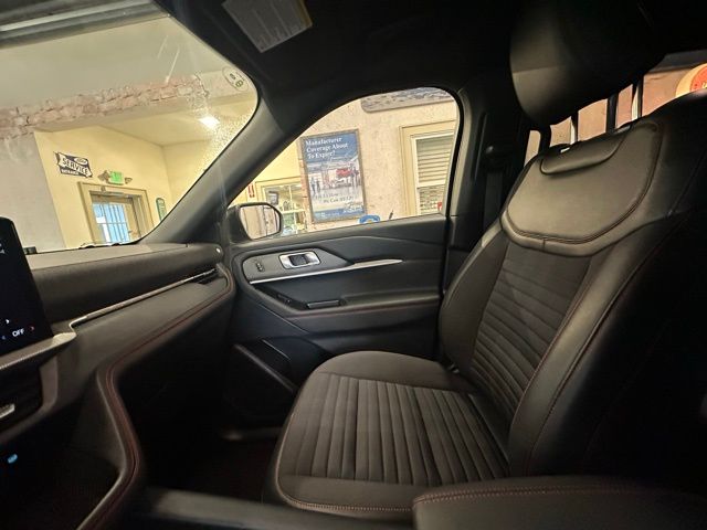 2025 Ford Explorer ST-Line photo 21
