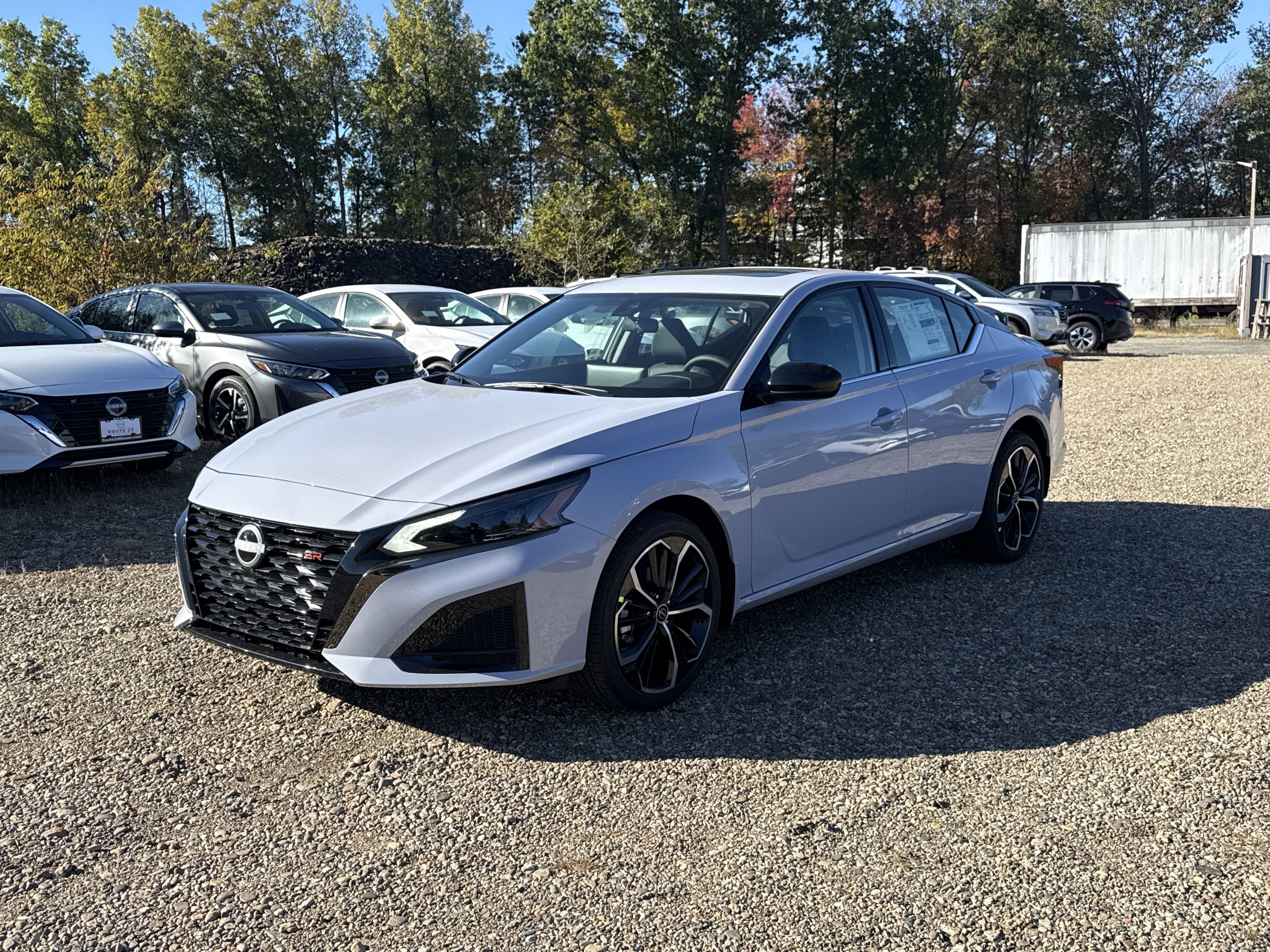 2025 Nissan Altima SR's photo