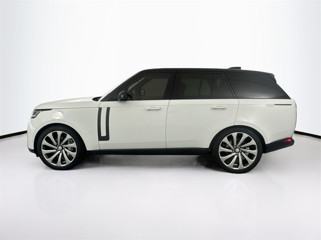 2023 Land Rover Range Rover SE photo 8