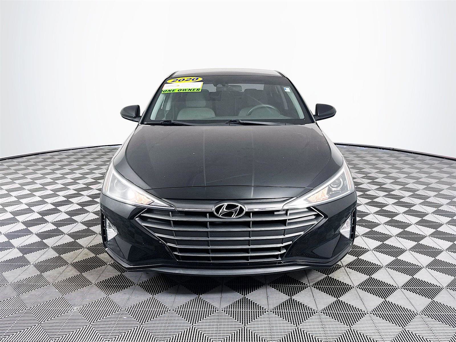 2020 Hyundai Elantra SE photo 2