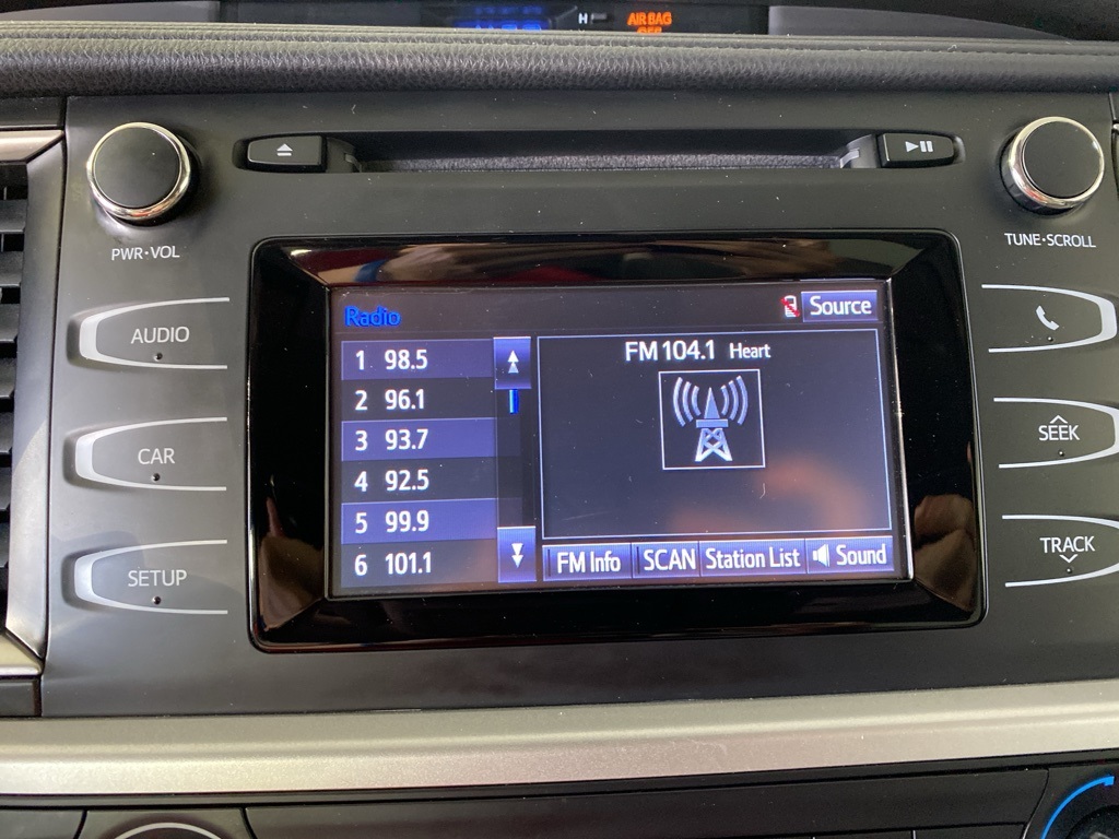 2018 Toyota Highlander LE photo 11