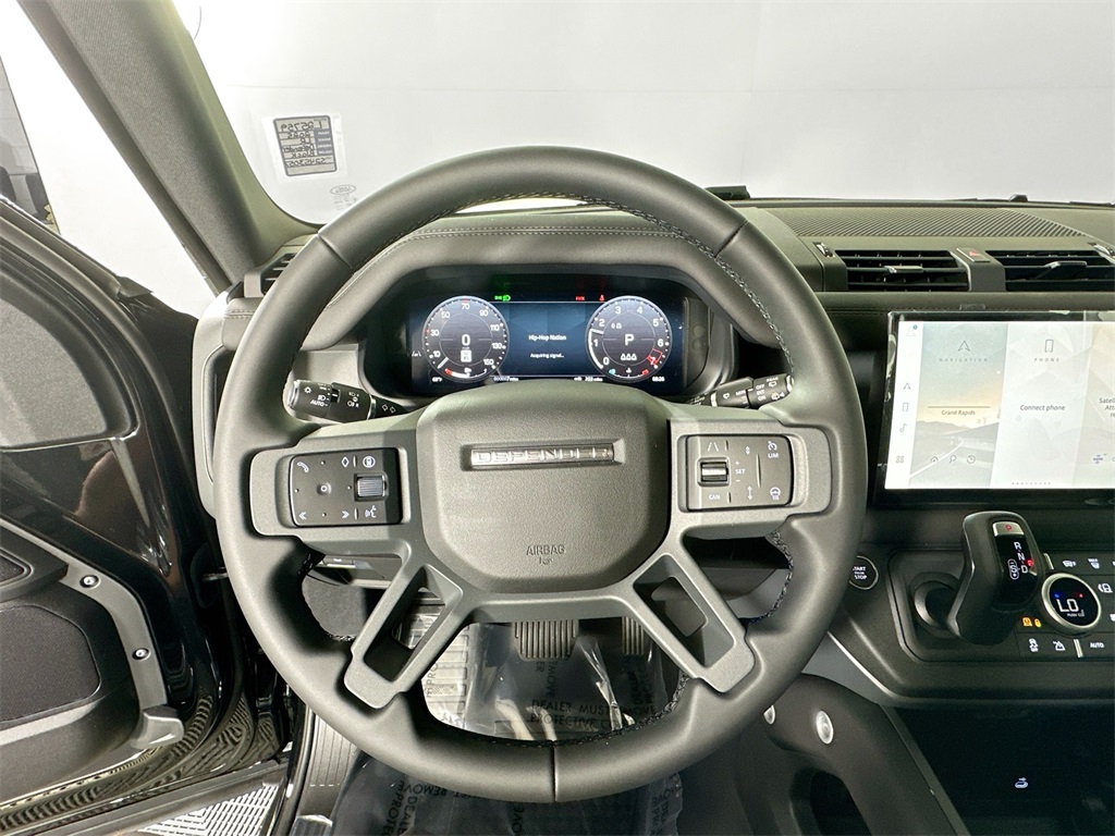 2025 Land Rover Defender 90 X-Dynamic SE photo 12