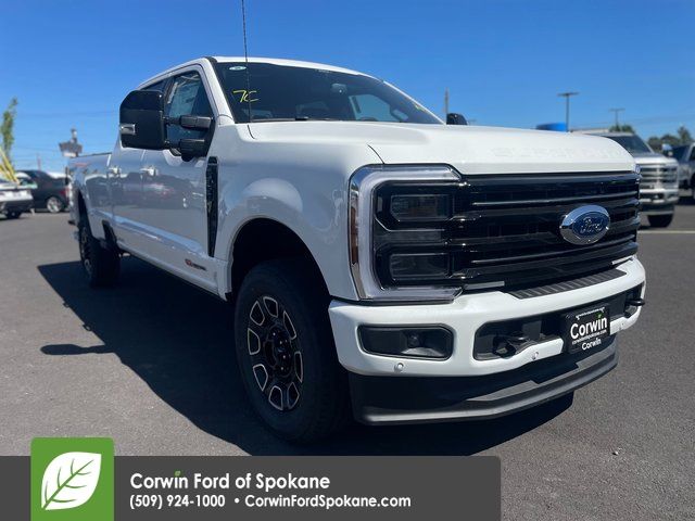 2025 Ford F-350 Super Duty Platinum's photo
