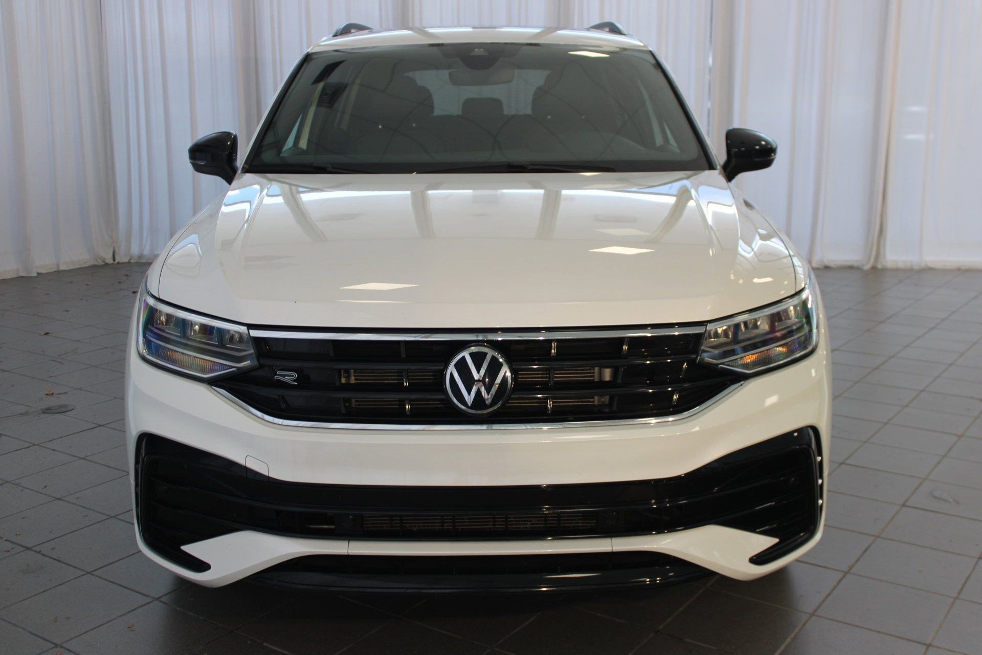 2023 Volkswagen Tiguan SE R-Line Black photo 6
