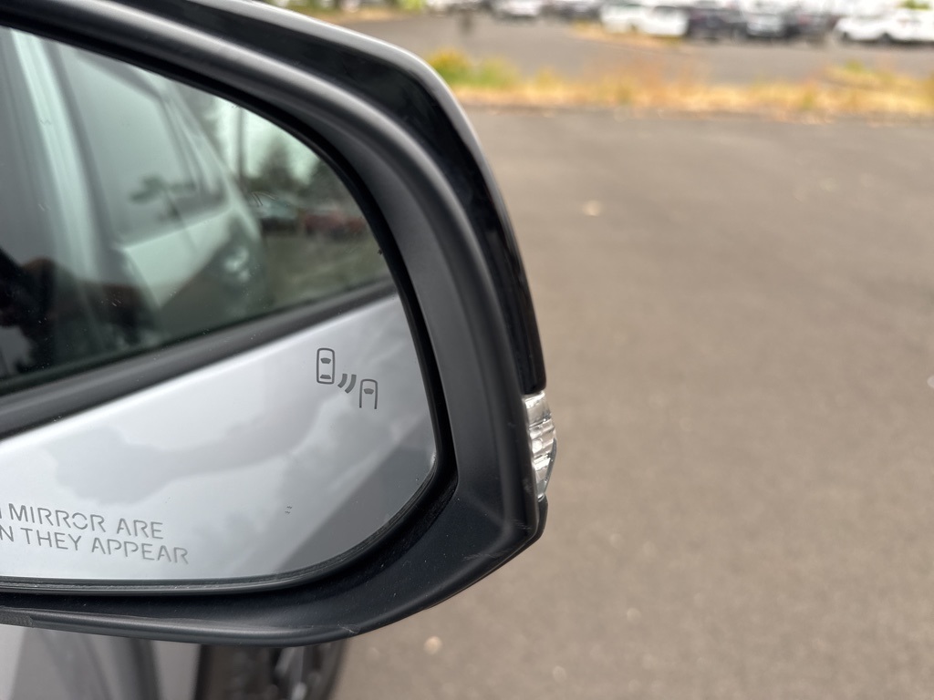 2022 Toyota RAV4 Hybrid XSE photo 6