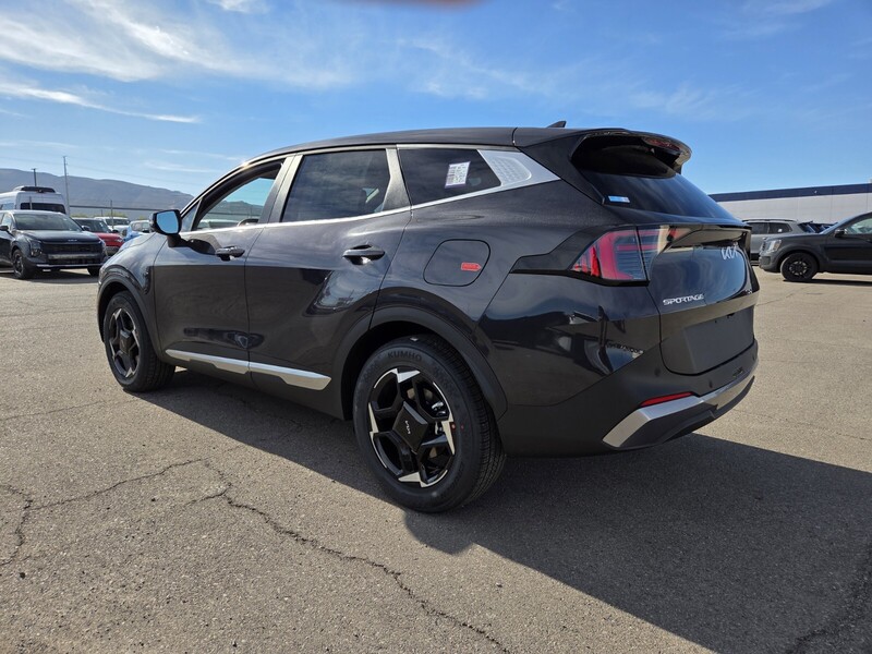 2026 Kia Sportage EX photo 3