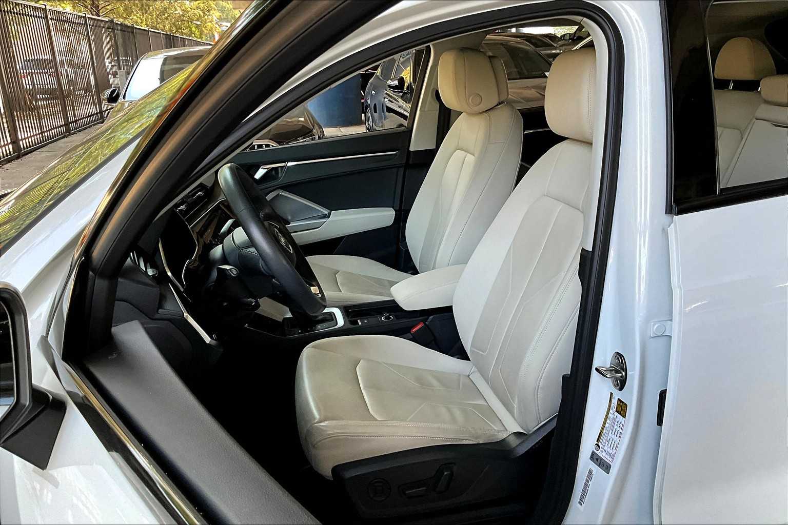 2020 Audi Q3 S line Premium Plus photo 7