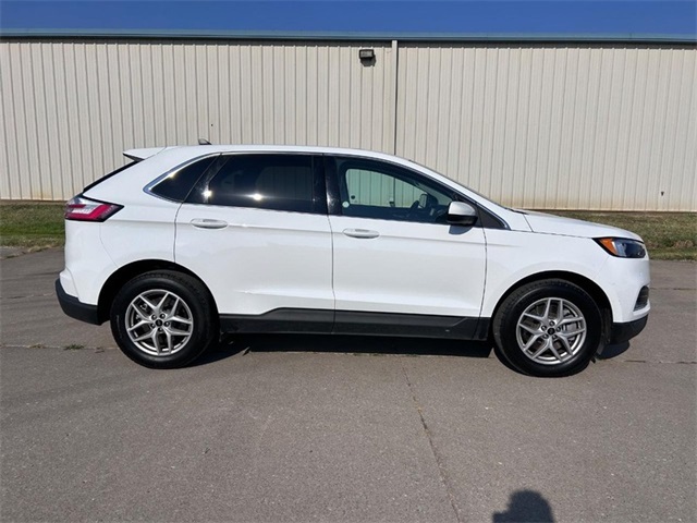 2024 Ford Edge SEL photo 2