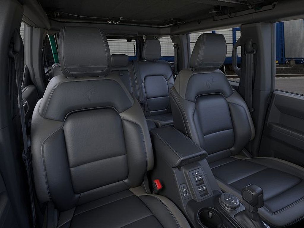 2025 Ford Bronco Outer Banks photo 8