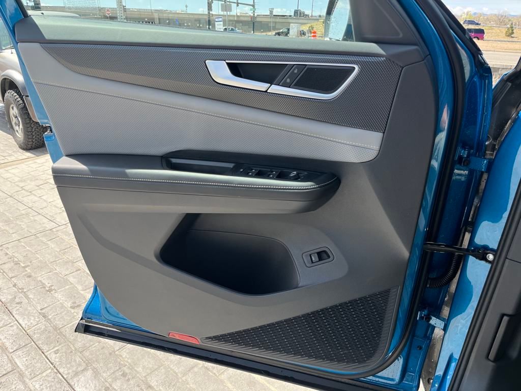 2025 Volkswagen Atlas Cross Sport SEL R-Line photo 10