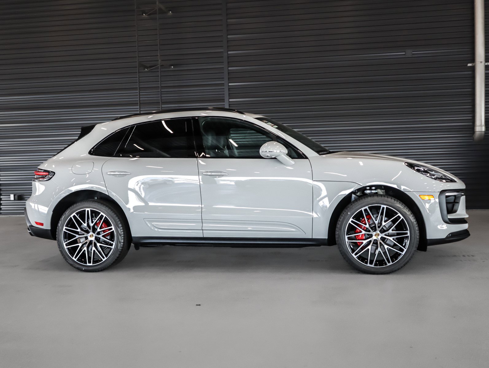 2025 Porsche Macan S photo 11