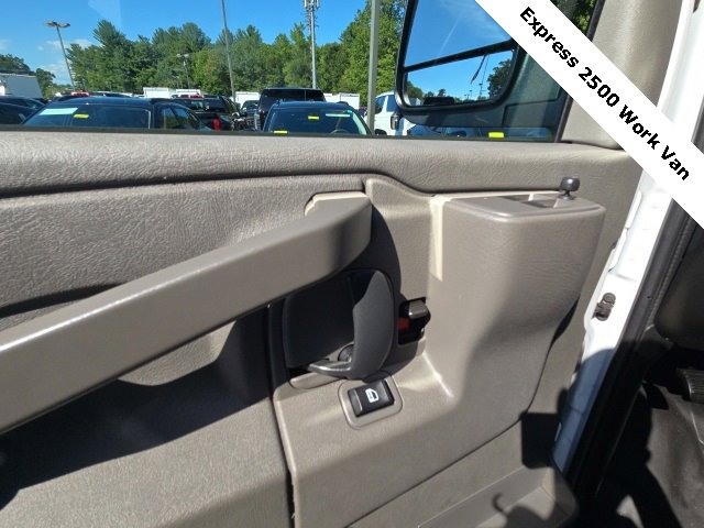 2024 Chevrolet Express Cargo Van 2500 photo 12