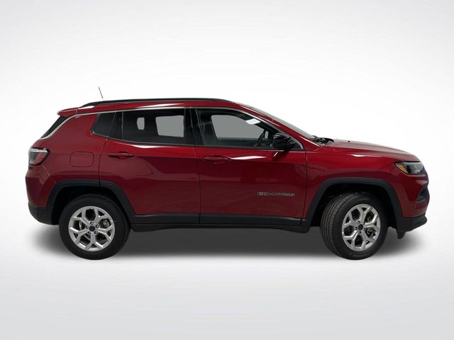 2025 Jeep Compass Latitude photo 2