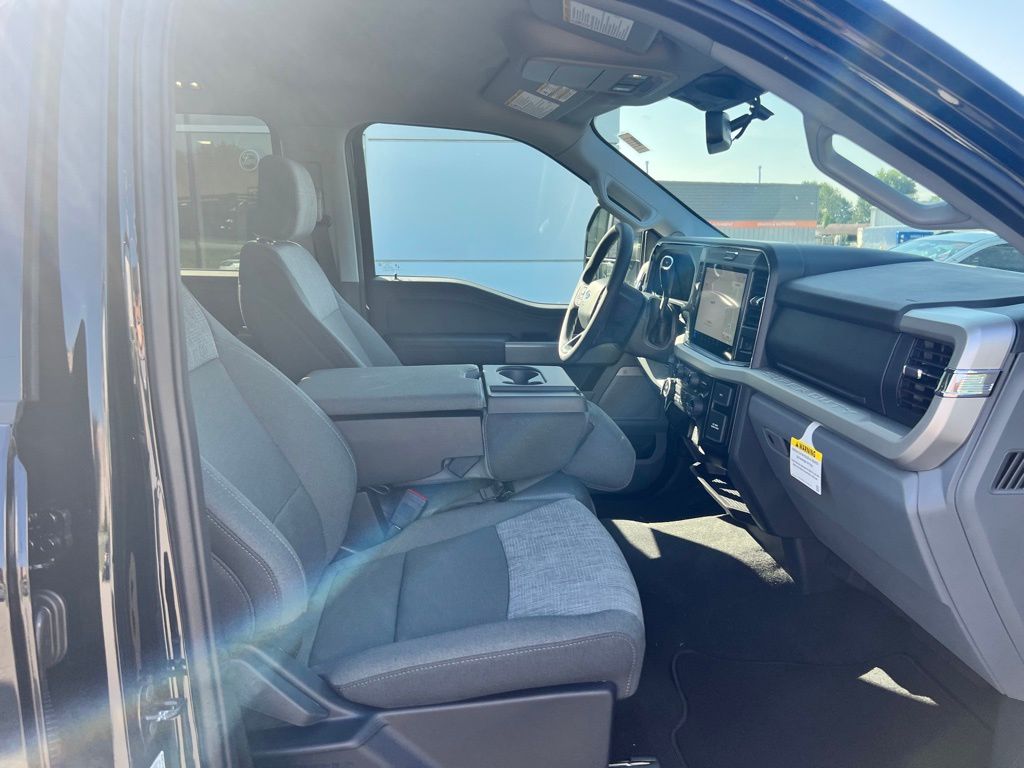 2025 Ford F-350 XLT photo 28