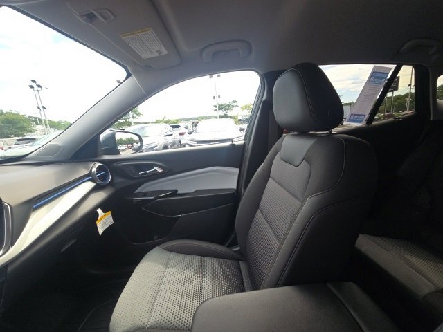 2025 Chevrolet Trax LT photo 24