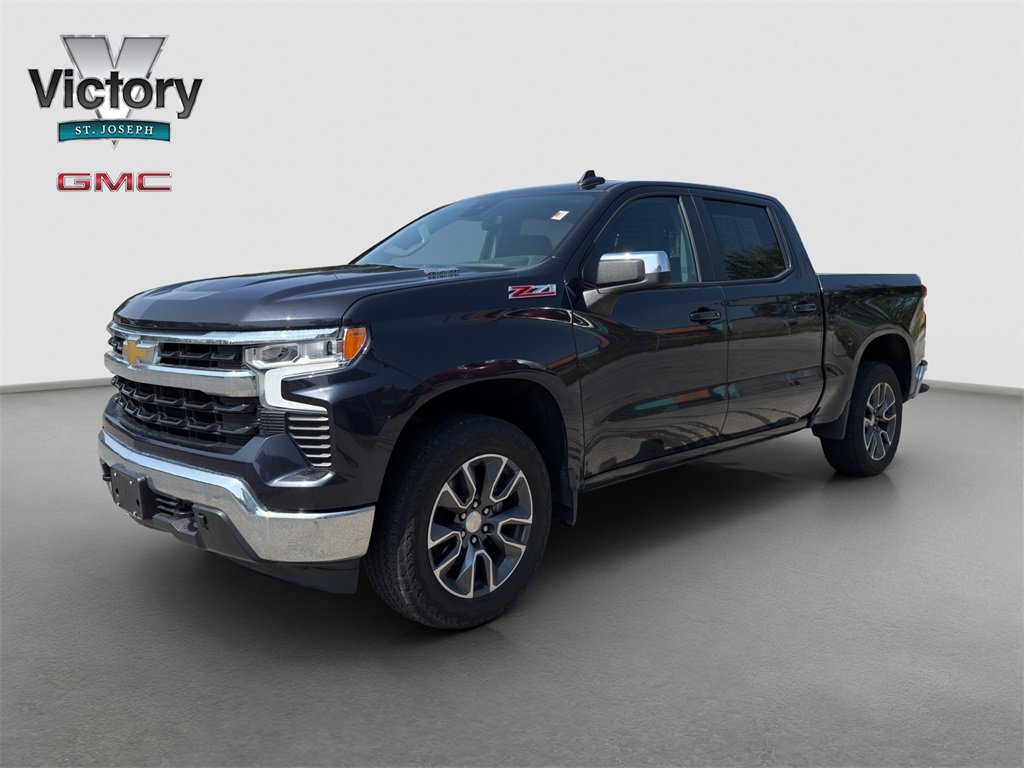 2022 Chevrolet Silverado LT photo 3