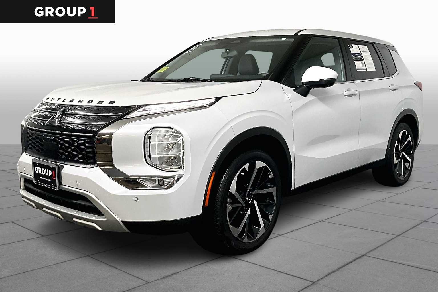 2024 Mitsubishi Outlander SE's photo