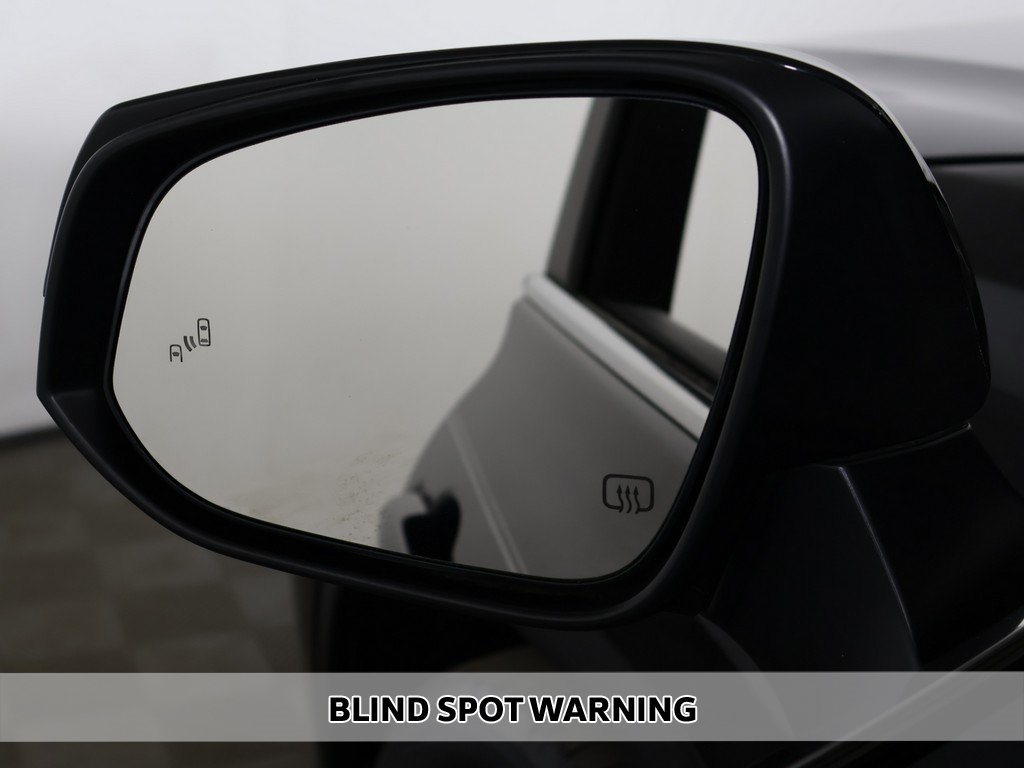 2023 Toyota Highlander Hybrid LE photo 3